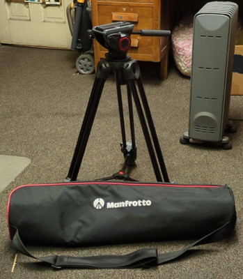 MANFROTTO TRIPOD MVT502AM W/ FLUID DRAG VIDEO HEAD MVH500AH - EXCELLENT **USED**