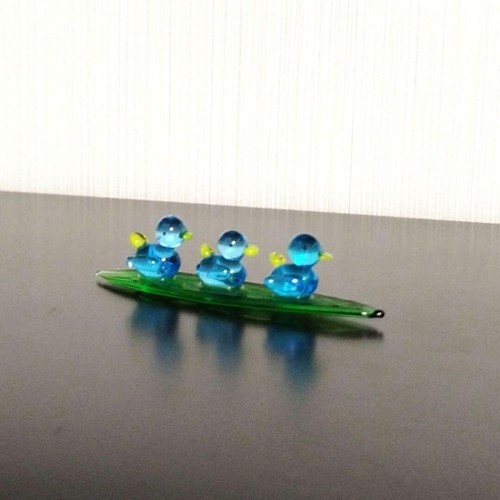 Glass work blue duck bamboo leaf miniature figurine - Picture 3 of 3