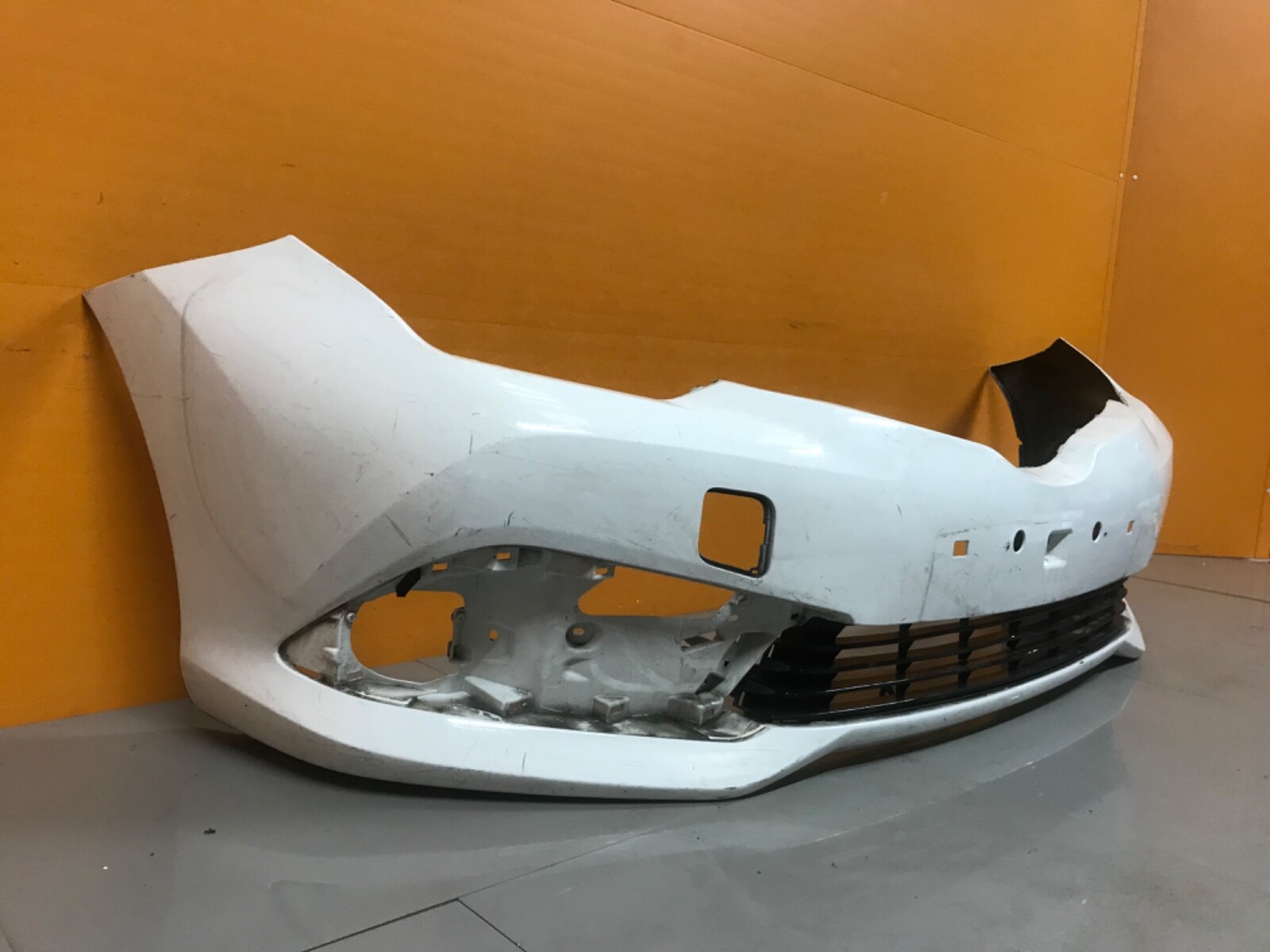 *Toyota Auris 2015- Genuine Front bumper - Image 4