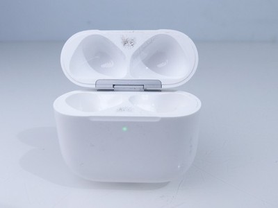 Apple AirPods 4. Generation Ladecase A3058 Case LEER gebraucht #207