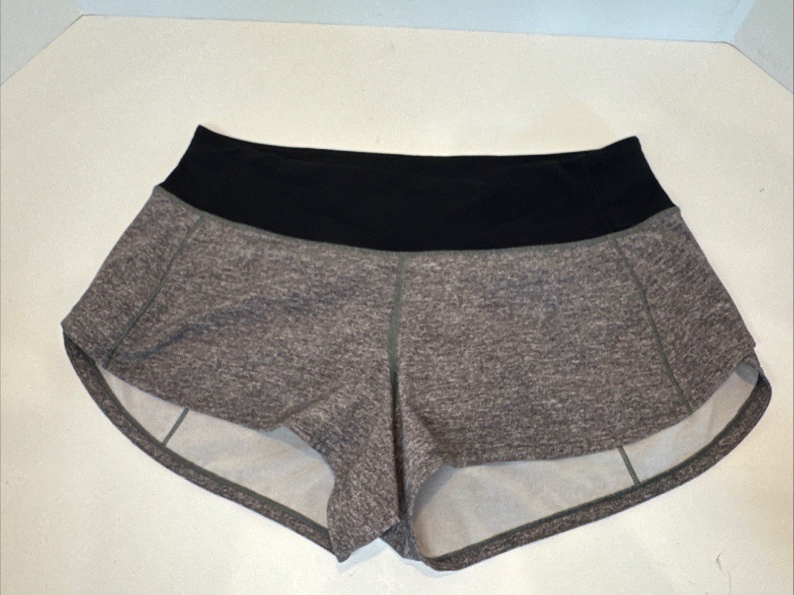 Lulmon Womens Size 6 Run Times Low Rise Running Shorts in Gray
