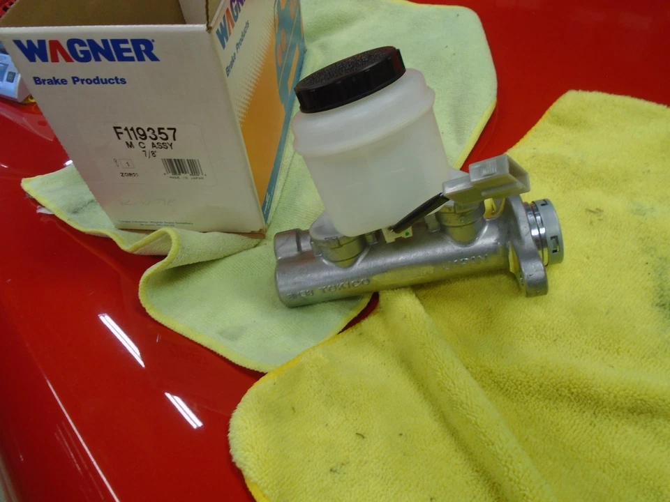Главный цилиндр тормоза Wagner для 89-94 Nissan 240SX - Изображение 2 из 3