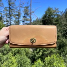 VINTAGE COACH Smooth Leather Turn-Lock Wallet Tan w Gold Hardware