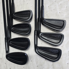 TITLEIST 690.CB 4-PW BLACK NITRIDE BLUEPRINTED SPINE ALIGNED BLACK S300 STIFF