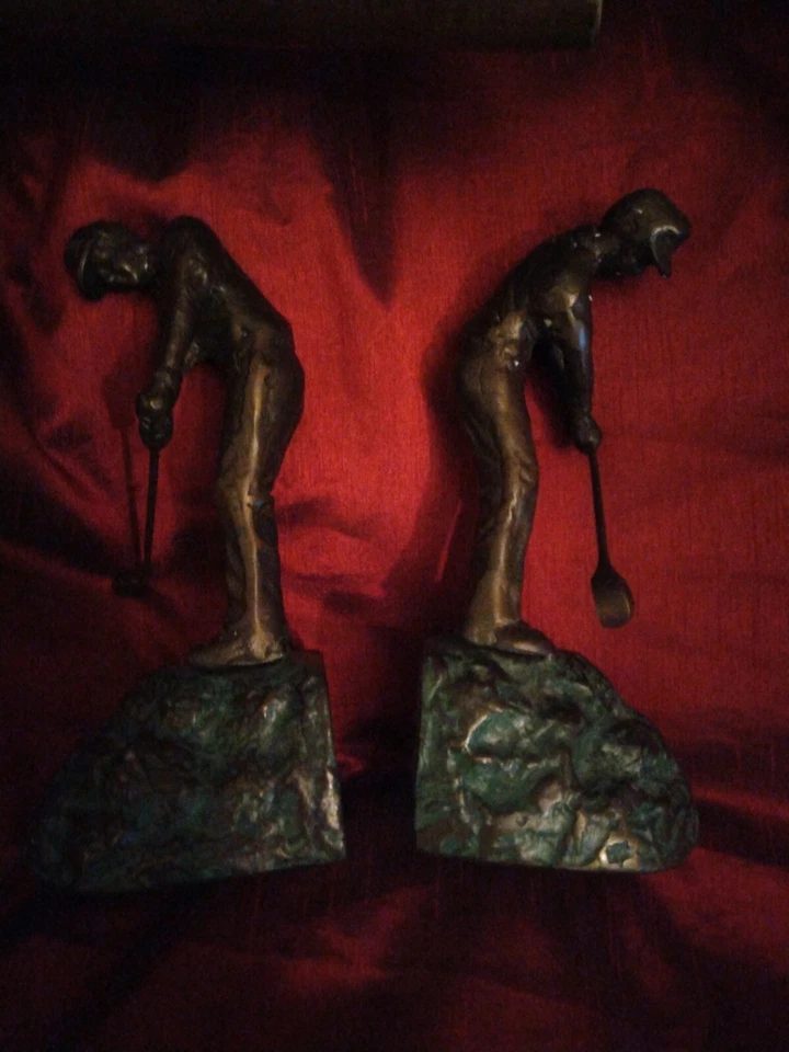 Sujetalibros de golfista de metal fundido Paloma Collection AJ-R19G con acabado pátina  Foto 2 de 4