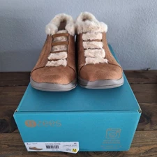 BZees Women's Golden Toffee Ankle Boot Cloud technology shoes SZ 5.5 New in box