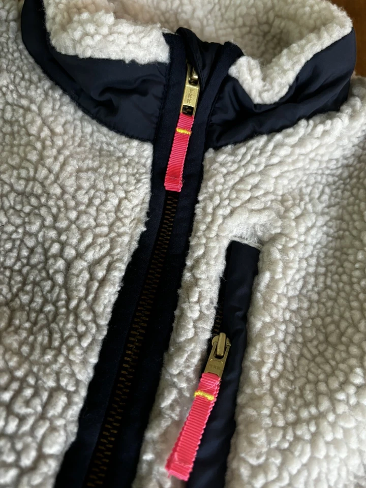 Chaleco de bolsillo polar Sherpa con cremallera marfil y azul marino talla 10 talla J Crew Crewcuts usado en excelente estado Foto 2 de 4