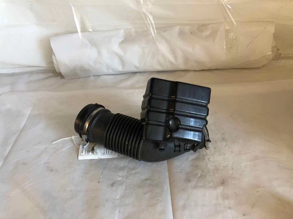 2006 AUDI A6 AVANT QUATTRO Engine Air Intake Tube/Resonator Duct Hose OEM - Image 3 of 4