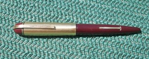 w Vtg WAHL EVERSHARP BURGUNDY SKYLINE FOUNTAIN PEN 14k GF Cap 14k Nib Lever Fill