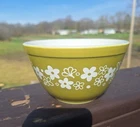 Vintage Pyrex #401 Spring Blossom Green Crazy Daisy 1.5pt Nesting Mixing Bowl