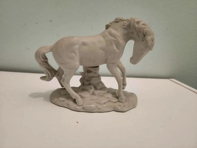 Aldon Accessories LTD Porcelain/Ceramic Horse - HAS A BROKEN EAR