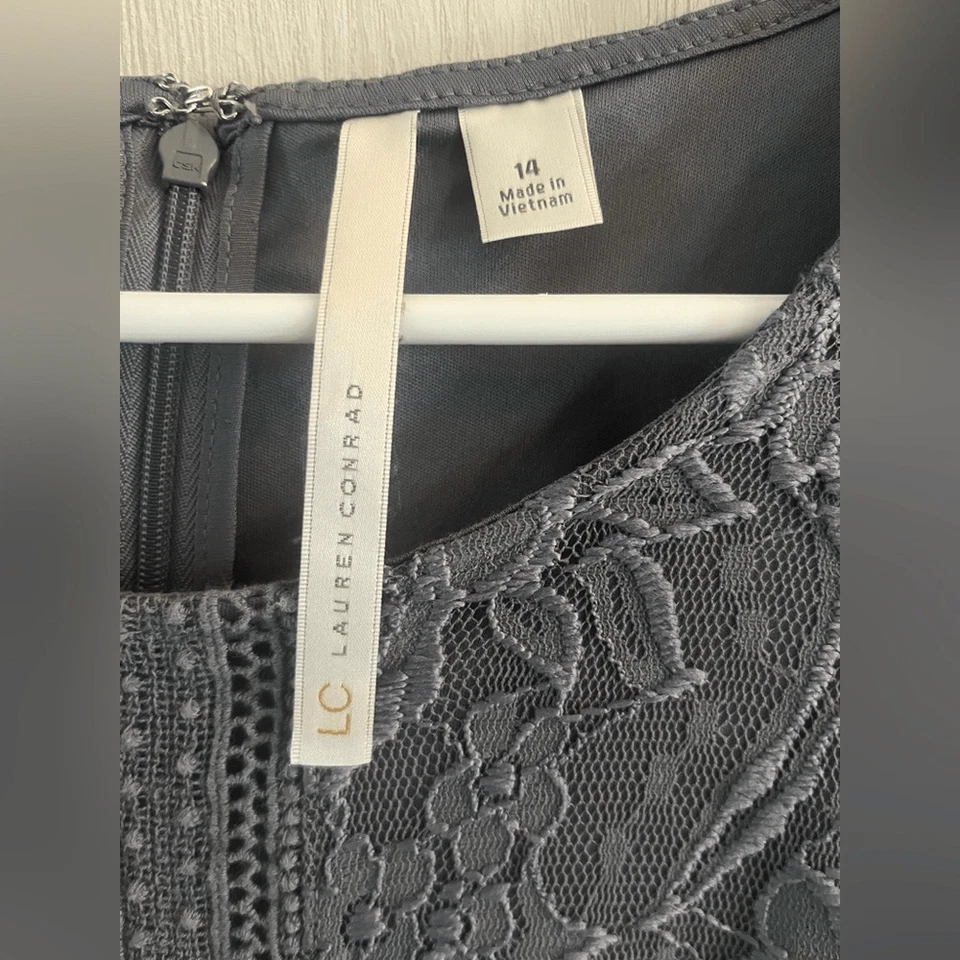 Vestido LC Lauren Conrad Para Mujer Gris Asimétrico Cuello Redondo Ajuste y Acampanado - Talla 14 Foto 3 de 4