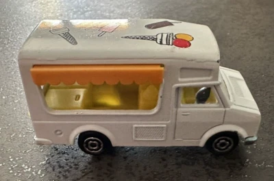 Majorette n°259, fourgon blanc "service glaces", 1/67e - Photo 1/3