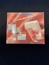 Windmere Vintage Clothes Shaver and Fabric Pill Remover Battery Operated In Box