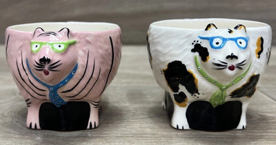 Lot of 2 Vintage 1985 Tom Hatton Black & White Pink Striped Cat Cup Signed