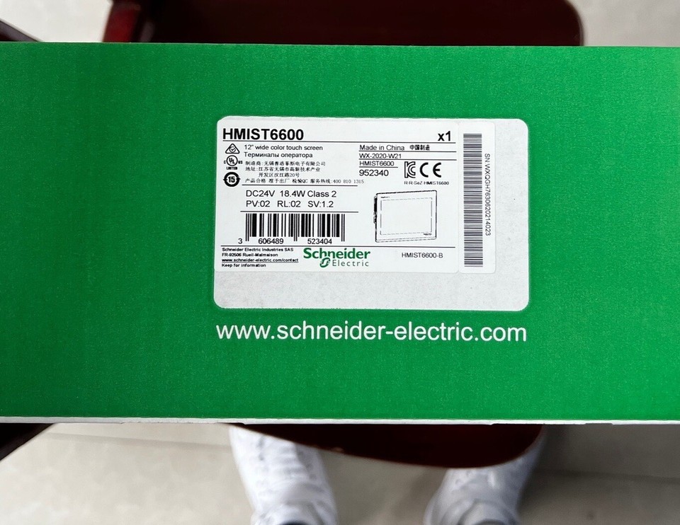 1PC Schneider HMIST6600 HMI Touch Screen New In Box Expedited Shipping 1pc schneider hmist6600 hmi touch screen new in box expedited shipping