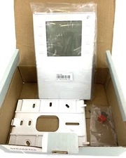Siemens  QMX3.P44 T/rH Sensor And Room Unit New In Open Box
