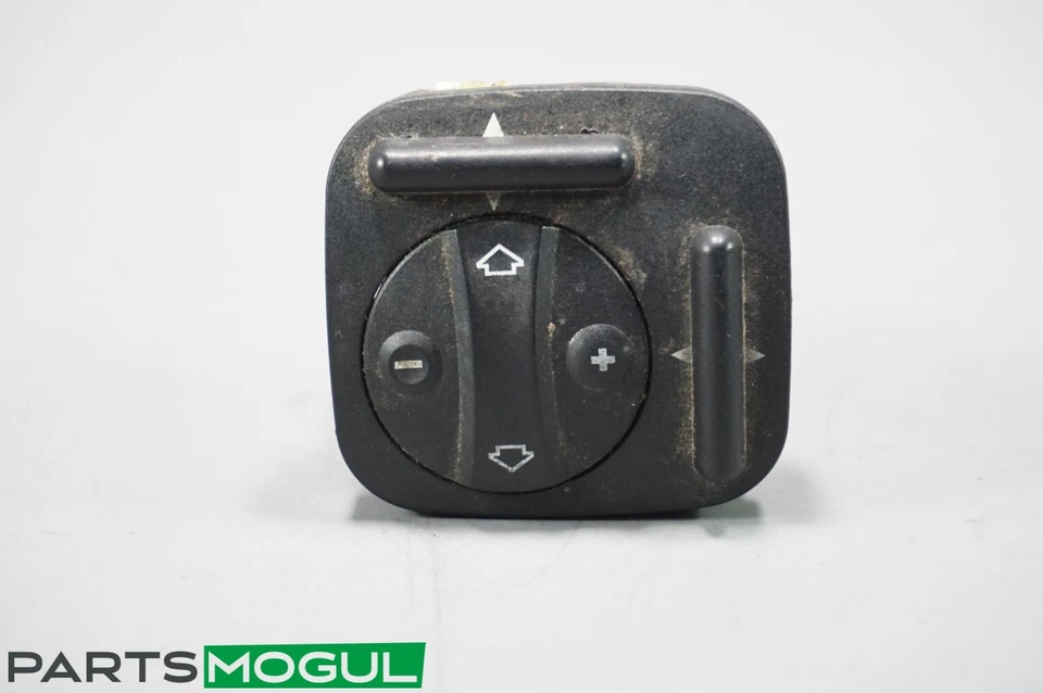 2008 MERCEDES CLS63 AMG (C219) RIGHT FRONT PASSENGER SEAT LUMBAR SWITCH BUTTON - Image 2 of 4