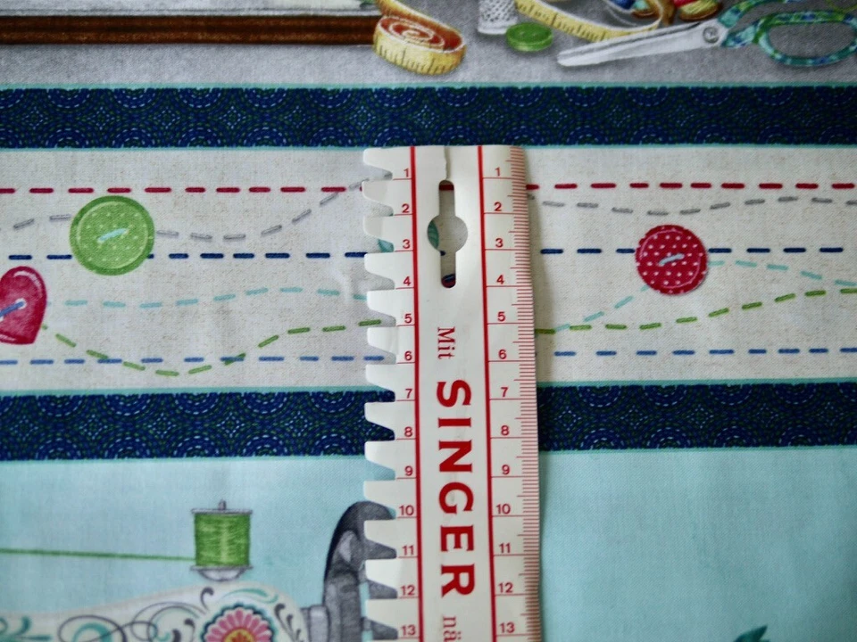Wilmington Patchworkstoff Serie SEW LITTLE TIME Bordürenstoff Stoff Nähmaschine - Bild 4 von 4