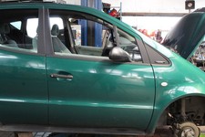 T&Uuml;R Vorn Rechts Mercedes-benz A 140 168 Farbe Dschungelgr&uuml;n Met. ( 282 )