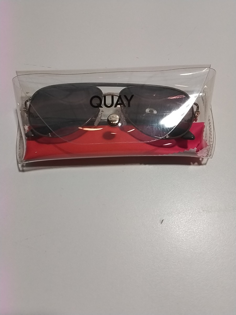 Quay- High Key Twist Aviator Sunglasses With Case. | eBay display picture 1