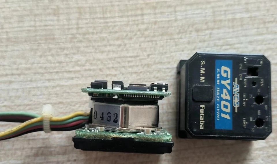 Futaba GY401 Gyros avcs High-Voltage Low-Profile Tail Helicopter Gently used - Image 2 of 4