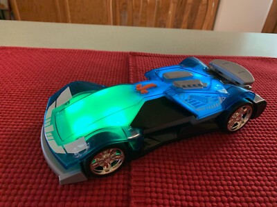 Hot Wheels Color Crashers Cyber Speeder, Motorized Toy Car Lights