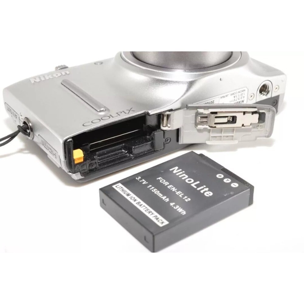 Nikon COOLPIX S9500 18.1MP Digital Camera 22 x Optical Zoom Silver