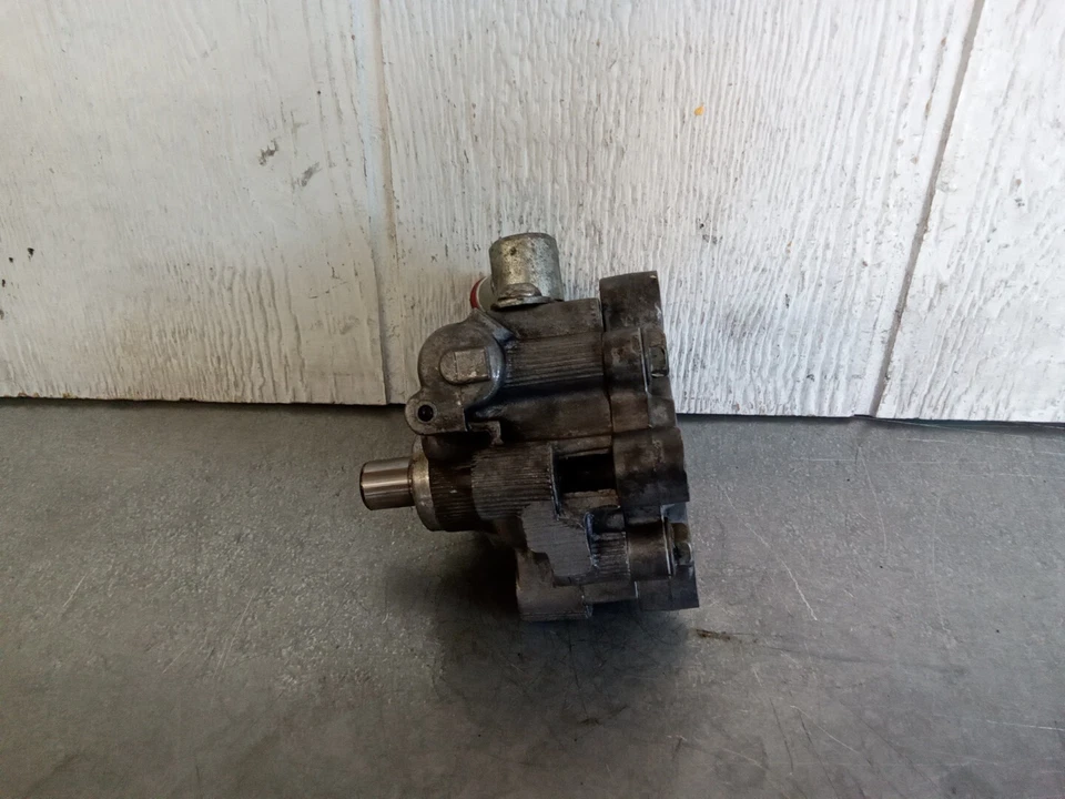 OEM 2008-10 Dodge Caravan Volkswagen Routan Power Steering Pump Assembly - Image 3 of 4