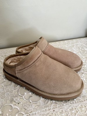 UGG Classic Slipper Sand Beige Suede Shearling Lined Slip-On Women s Size 6