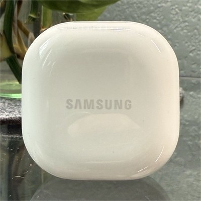 Samsung SM-R177 Wireless Bluetooth Earbuds White Sound by AKG with Charging Case