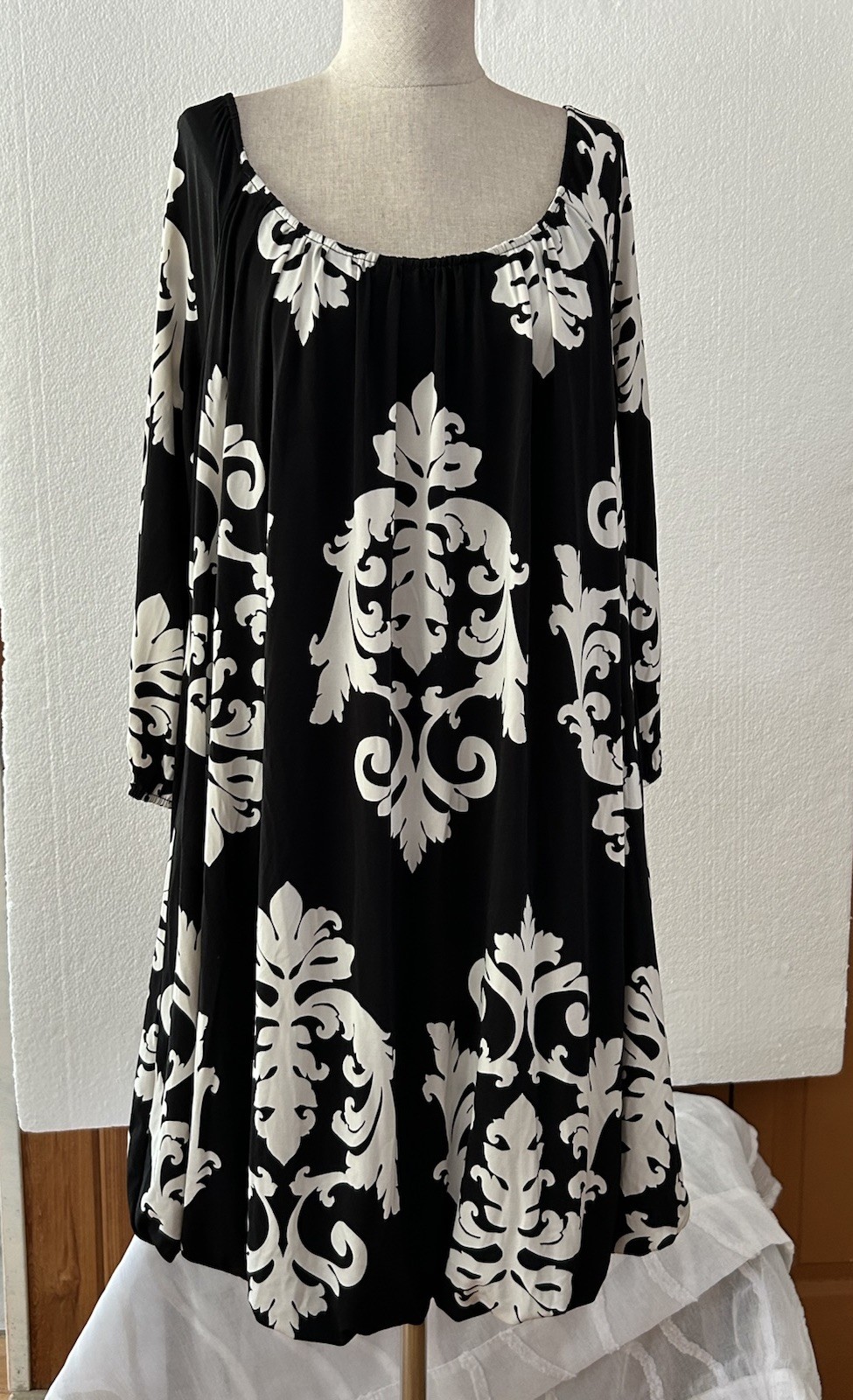 White House Black Market Dress Size Medium Black & White Off The Shoulder Dress