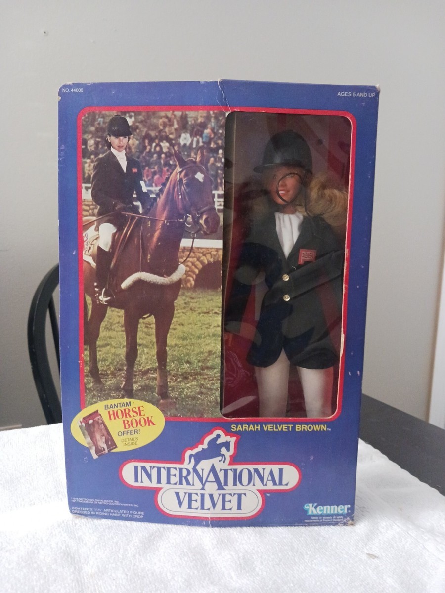 INTERNATIONAL VELVET Sarah Velvet Brown 12