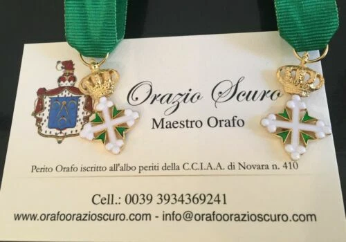 Decorazioni e distintivi militari da collezione dal 1946 a oggi ufficiale