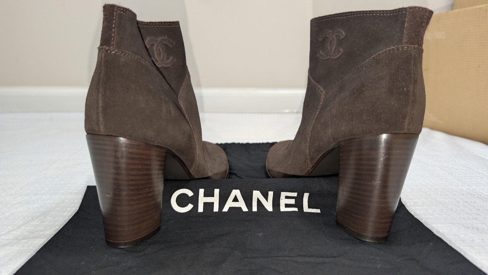 Chanel Brown Suede Ankle Booties Lucite Block Heel CC Logo Authentic + Dust Bag thumbnail 8