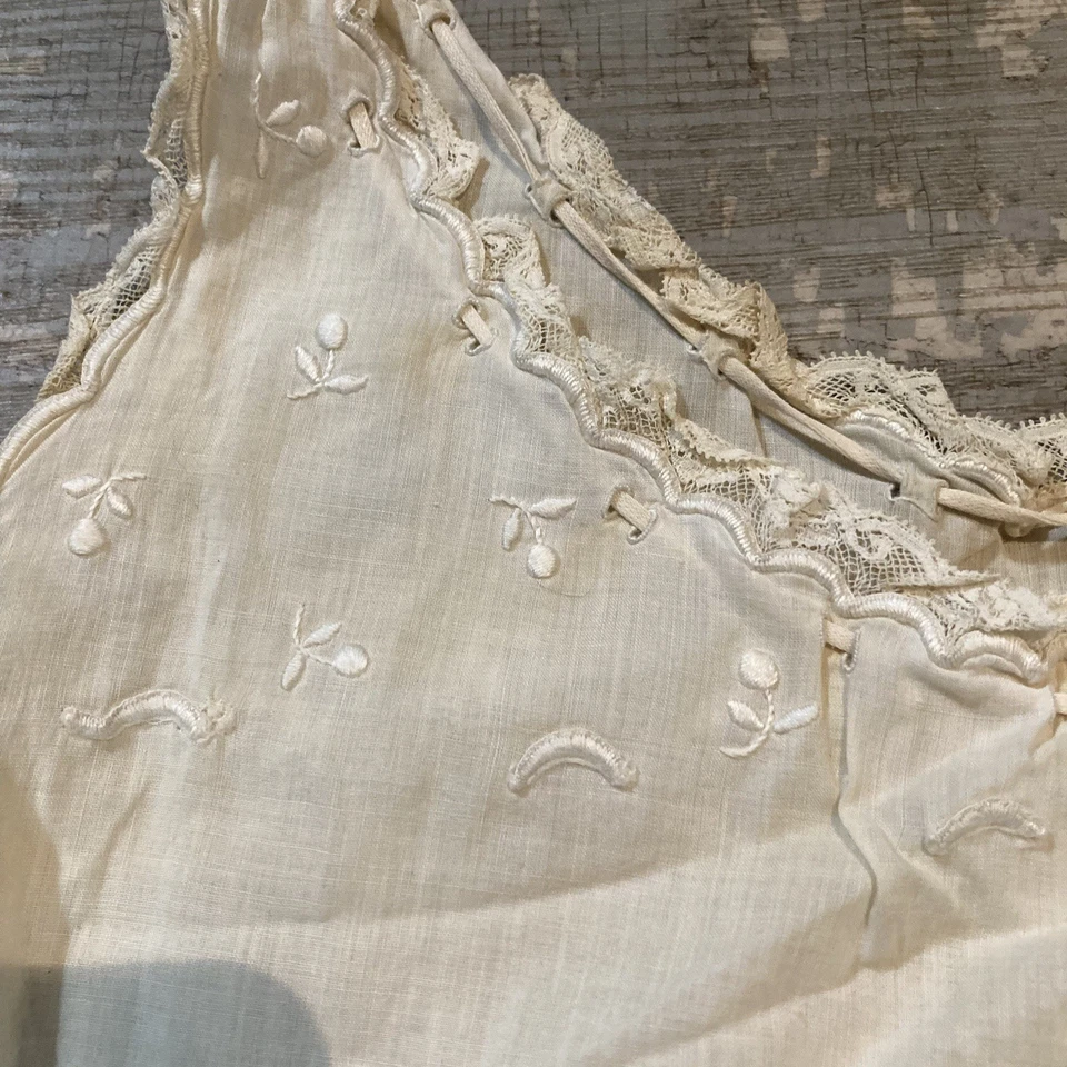 RARE Antique Edwardian Cotton and Lace Fruit Embroidered Romper Prairie Size L - Image 4 of 4