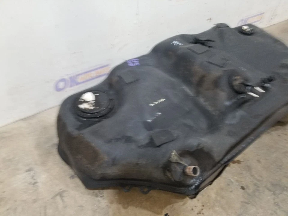 05 2005 LEXUS LS430 3.5L FUEL TANK WITH PUMPS  - Image 3 of 4