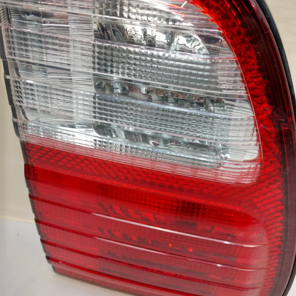 Luz trasera izquierda Lexus LX470 2003-2004 Foto 3 de 4