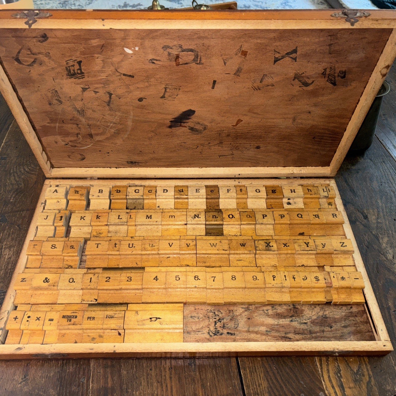 Vintage Set Of 80 Stamps In Original Case