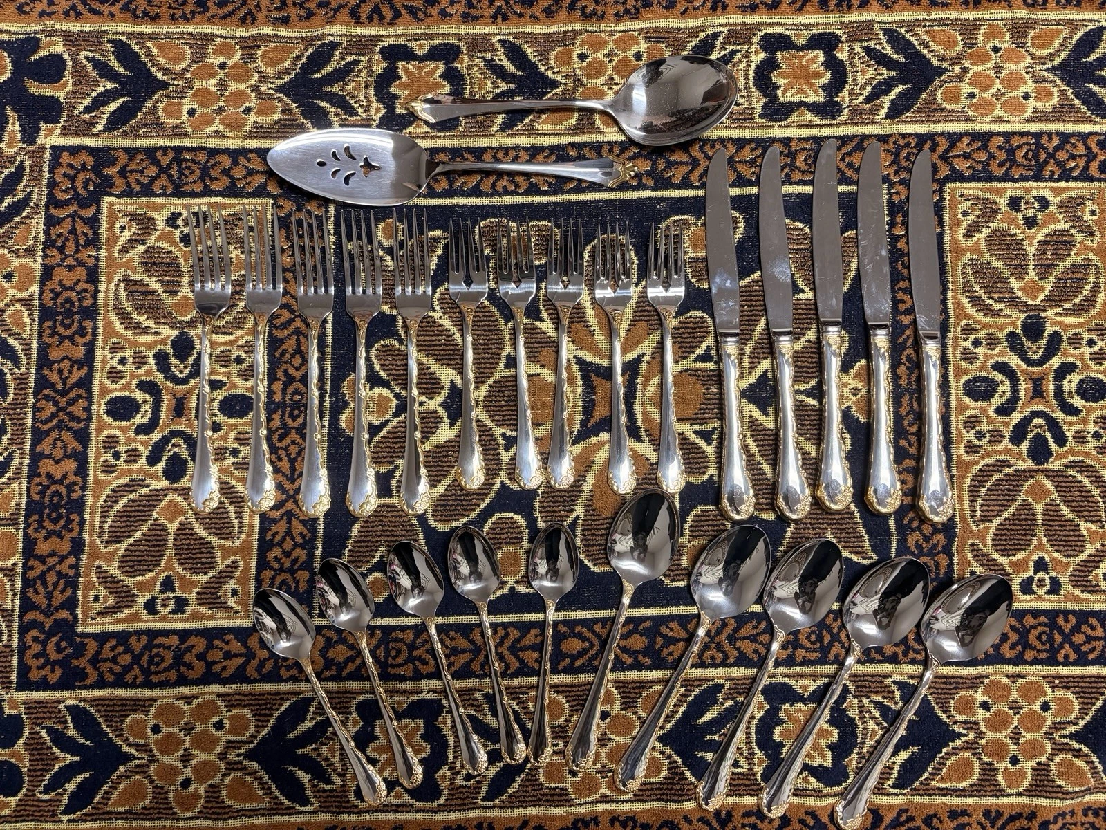 Oneida Community BELLE ROSE 25 Piece Flatware And Serving Set Stainless Steel