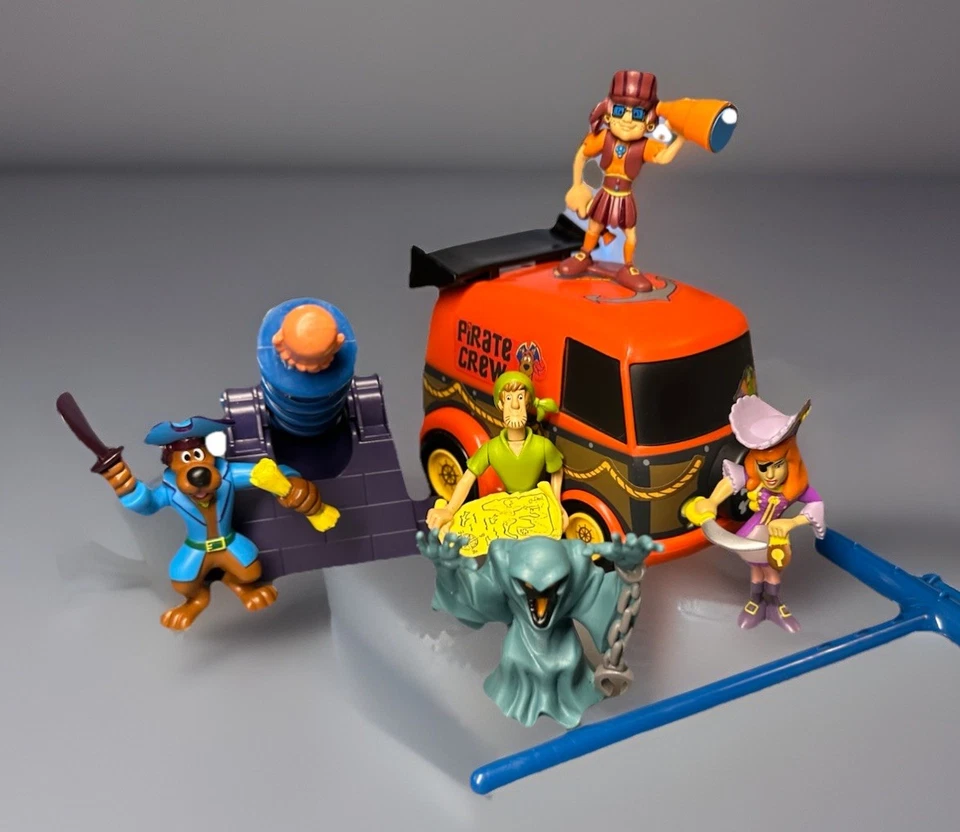 Vintage Hanna Barbera Scooby Doo Pirate Crew Fort Mystery Machine/Figures Rare! - Image 2 of 4