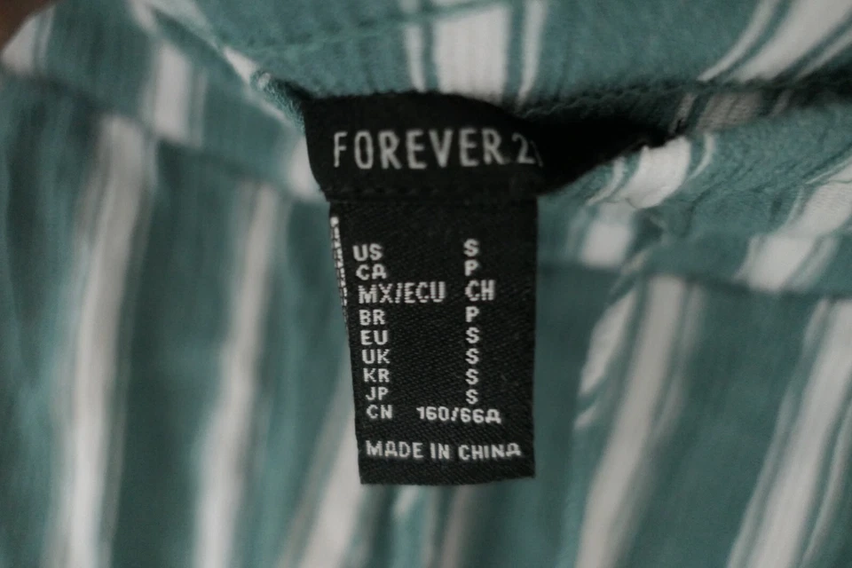 Pantalones Cortos Forever 21 Verde y Blanco Rayas Fluidos Suavemente Usados Talla: S Foto 3 de 4