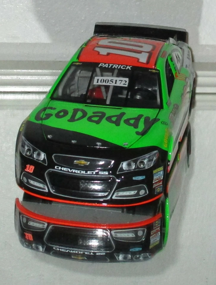 2015 ПРОТОТИП DANICA PATRICK NO10 GODADDY НАЛОГОВЫЙ АКТ 1/24 автомобиль РЕДКИЙ ПРОТОТИП WOW  - Изображение 2 из 4