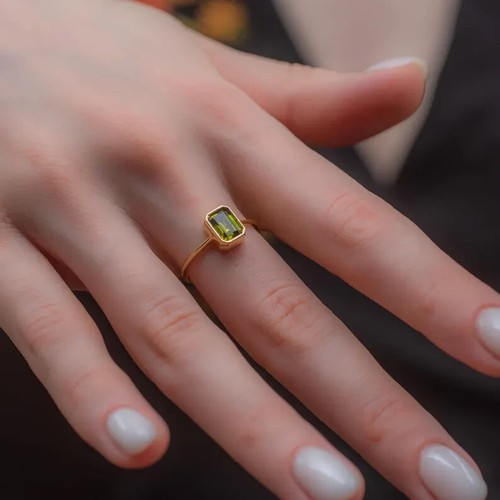 14K Solid Gold Peridot Ring, Rectangular Cut ring Elegant August Birthstone ring - Picture 5 of 5
