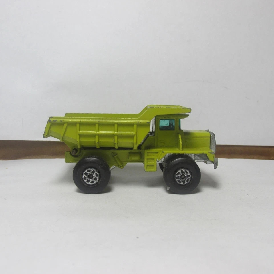 OLD DIECAST MATCHBOX LESNEY SUPERFAST NO. 28 MACK DUMP TRUCK MADE IN ENGLAND - Image 2 of 4