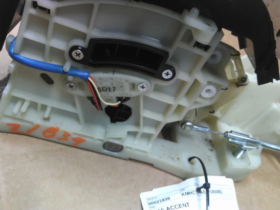 Conjunto de palanca de cambios de transmisión automática usado se adapta a: Hyundai Accent Grad 2015 Foto 2 de 4