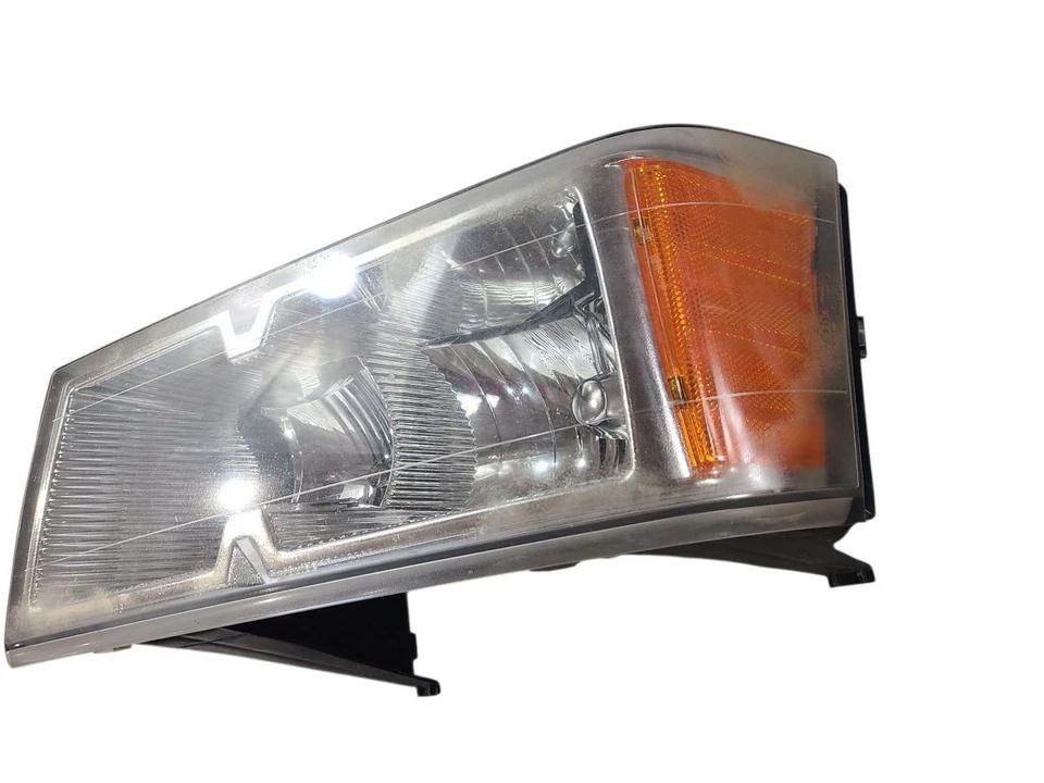 AC Compressor 8-360 Fits 85-92 DODGE 150 PICKUP 589867 - Image 2 of 4