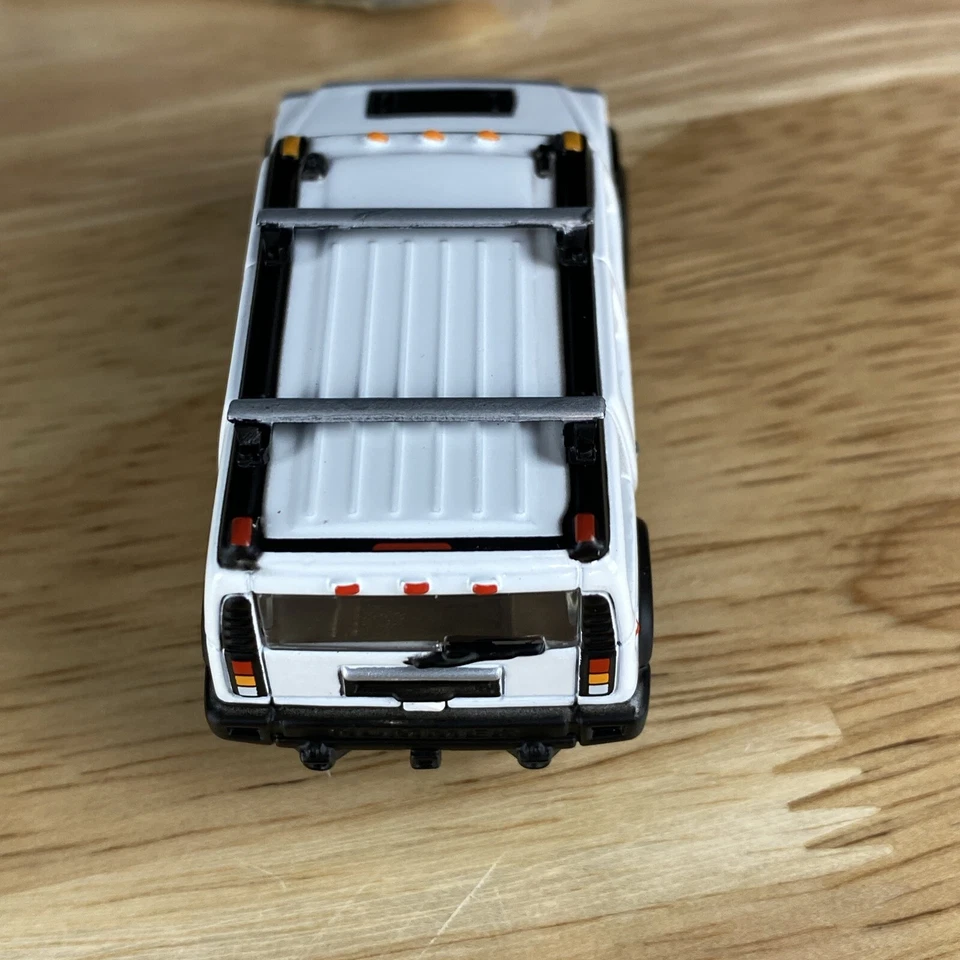 1: 64 压铸 2003 年 Johnny 闪电白色 Hummer 真骑手 10 件装 — 第 3/4 张图片