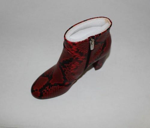 VINCE CAMUTO SANSTAN RED LEATHER BOOTIE 