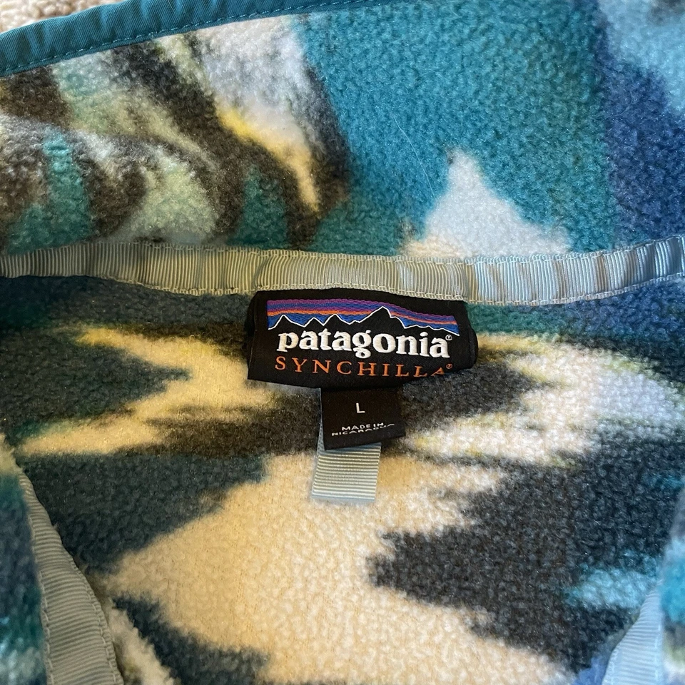 Patagonia Jacket Womens Large Blue Green Synchilla Trout Tales Southwestern - Image 3 of 4